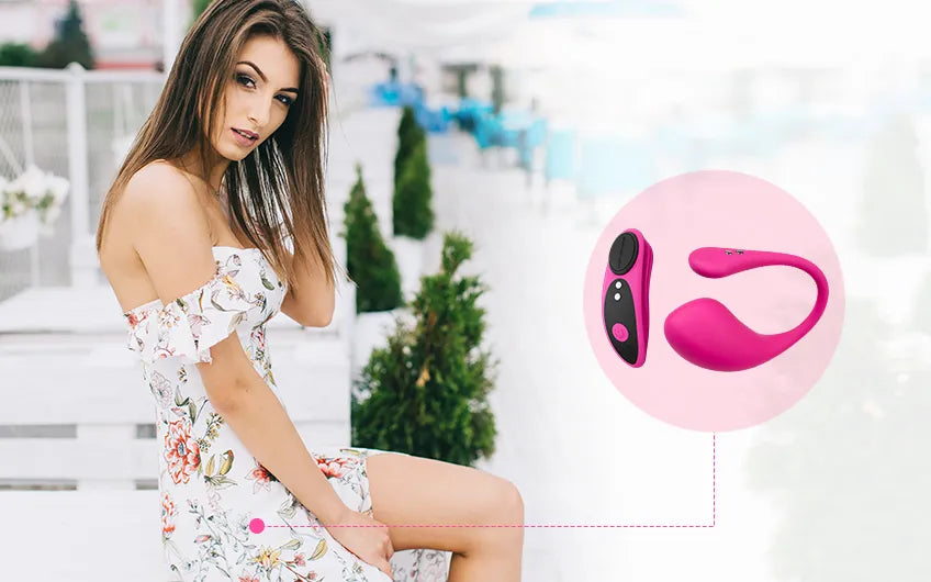 Mujer con el Lovense Ferri y el Lush 3
